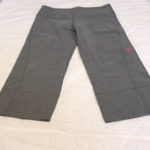Lululemon crops, Split calf